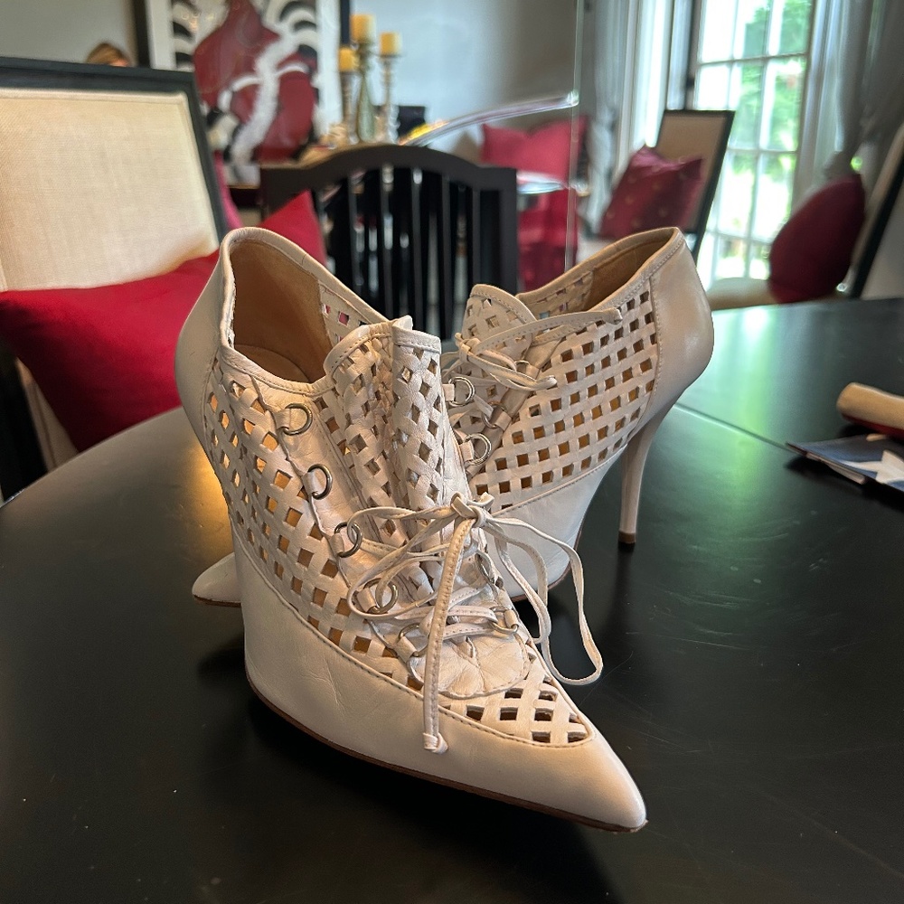 Vintage Versace Ivory Lace Up Pumps Size 8